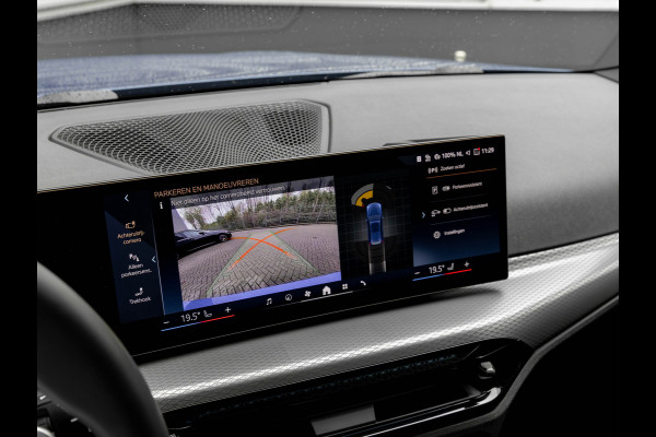 BMW 3 Serie Touring 330e M-Sport - Pano - Trekhaak - ACC - Hifi - Camera