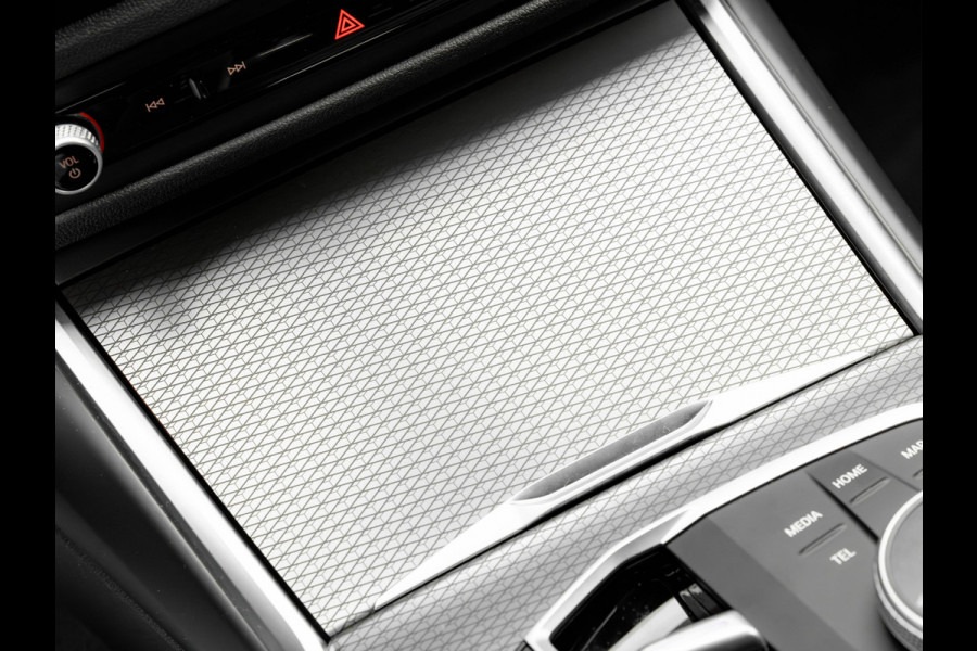 BMW 3 Serie Touring 330e M-Sport - Pano - Trekhaak - ACC - Hifi - Camera