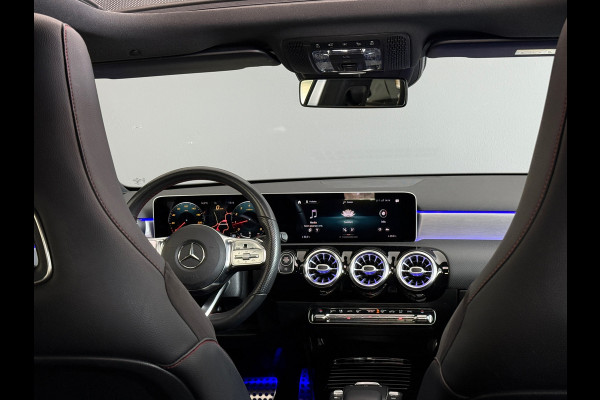 Mercedes-Benz A-Klasse 180 AMG NIGHT Pano|Sfeer|Memory|Dealer Onderhouden Mercedes-Benz A-Klasse 180 AMG NIGHT Pano|Sfeer|Memory|Dealer Onderhouden
