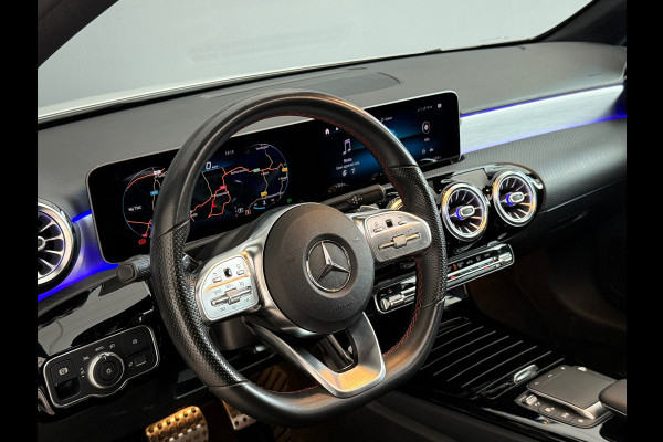 Mercedes-Benz A-Klasse 180 AMG NIGHT Pano|Sfeer|Memory|Dealer Onderhouden Mercedes-Benz A-Klasse 180 AMG NIGHT Pano|Sfeer|Memory|Dealer Onderhouden
