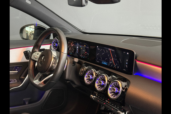 Mercedes-Benz A-Klasse 180 AMG NIGHT Pano|Sfeer|Memory|Dealer Onderhouden Mercedes-Benz A-Klasse 180 AMG NIGHT Pano|Sfeer|Memory|Dealer Onderhouden