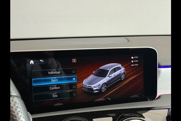 Mercedes-Benz A-Klasse 180 AMG NIGHT Pano|Sfeer|Memory|Dealer Onderhouden Mercedes-Benz A-Klasse 180 AMG NIGHT Pano|Sfeer|Memory|Dealer Onderhouden