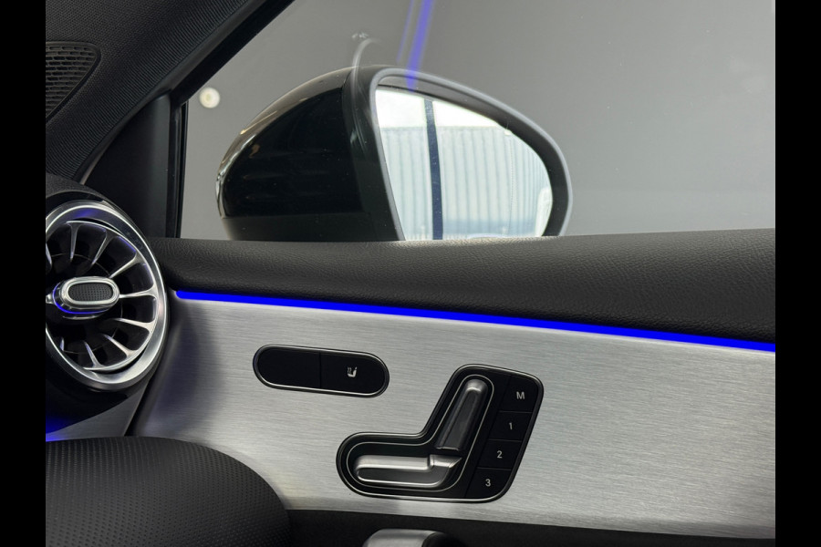 Mercedes-Benz A-Klasse 180 AMG NIGHT Pano|Sfeer|Memory|Dealer Onderhouden Mercedes-Benz A-Klasse 180 AMG NIGHT Pano|Sfeer|Memory|Dealer Onderhouden