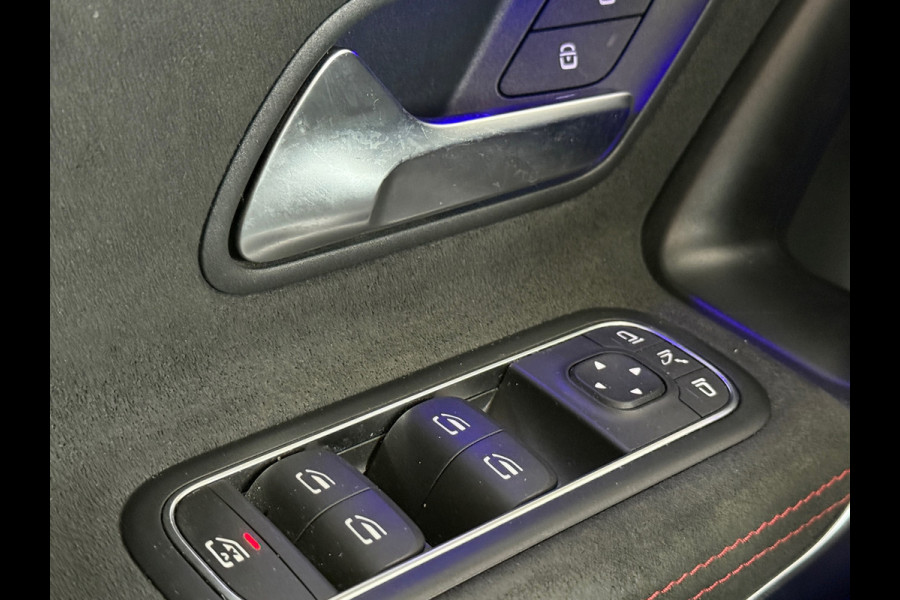 Mercedes-Benz A-Klasse 180 AMG NIGHT Pano|Sfeer|Memory|Dealer Onderhouden Mercedes-Benz A-Klasse 180 AMG NIGHT Pano|Sfeer|Memory|Dealer Onderhouden