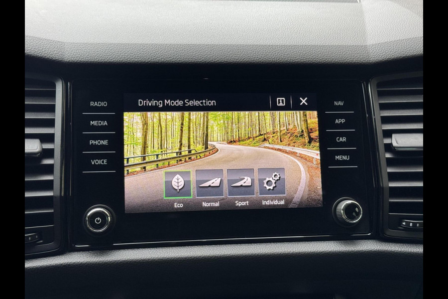 Škoda Kodiaq 1.5 TSI Sportline Automaat | Panoramadak | ACC adaptieve cruise control | 20 inch lichtmetalen velgen | Dodehoek detectie | LED Škoda Kodiaq 1.5 TSI Sportline Automaat | Panoramadak | ACC adaptieve cruise control | 20 inch lichtmetalen velgen | Dodehoek detectie | LED