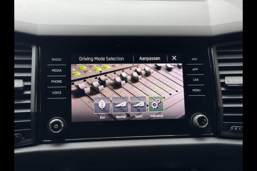 Škoda Kodiaq 1.5 TSI Sportline Automaat | Panoramadak | ACC adaptieve cruise control | 20 inch lichtmetalen velgen | Dodehoek detectie | LED Škoda Kodiaq 1.5 TSI Sportline Automaat | Panoramadak | ACC adaptieve cruise control | 20 inch lichtmetalen velgen | Dodehoek detectie | LED