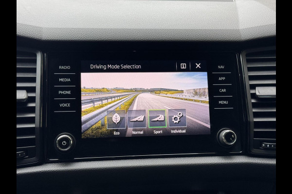 Škoda Kodiaq 1.5 TSI Sportline Automaat | Panoramadak | ACC adaptieve cruise control | 20 inch lichtmetalen velgen | Dodehoek detectie | LED Škoda Kodiaq 1.5 TSI Sportline Automaat | Panoramadak | ACC adaptieve cruise control | 20 inch lichtmetalen velgen | Dodehoek detectie | LED