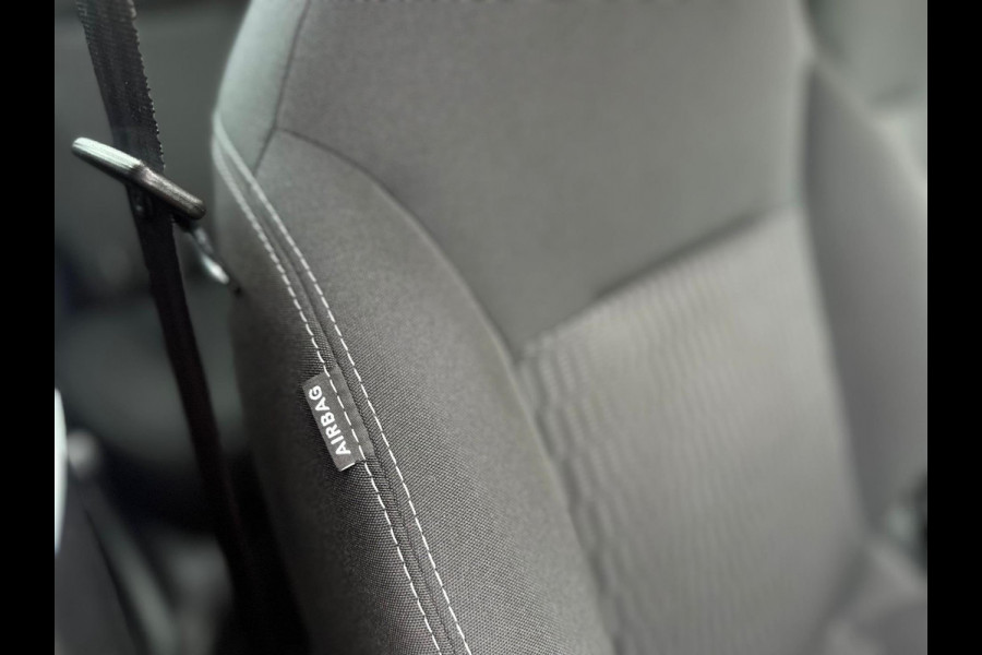 Peugeot 208 1.2 PureTech Blue Lion, 5 deurs, airco, parkeersensoren, cruisecontrol,Nederlandse auto met nationale auto pas