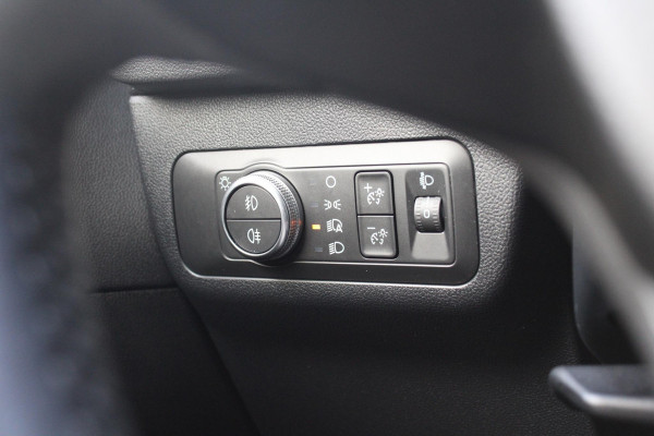 Ford Kuga 1.5 EcoBoost Titanium X | Trekhaak 1800KG | Stoel + Stuurverwarming | Cruise Control | Navigatie | Climate Control | Ford Kuga 1.5 EcoBoost Titanium X | Trekhaak 1800KG | Stoel + Stuurverwarming | Cruise Control | Navigatie | Climate Control |