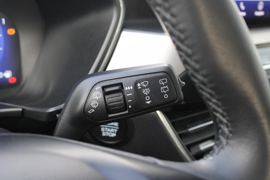 Ford Kuga 1.5 EcoBoost Titanium X | Trekhaak 1800KG | Stoel + Stuurverwarming | Cruise Control | Navigatie | Climate Control | Ford Kuga 1.5 EcoBoost Titanium X | Trekhaak 1800KG | Stoel + Stuurverwarming | Cruise Control | Navigatie | Climate Control |