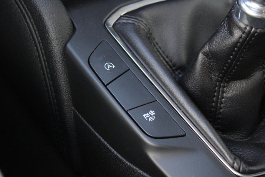 Ford Kuga 1.5 EcoBoost Titanium X | Trekhaak 1800KG | Stoel + Stuurverwarming | Cruise Control | Navigatie | Climate Control | Ford Kuga 1.5 EcoBoost Titanium X | Trekhaak 1800KG | Stoel + Stuurverwarming | Cruise Control | Navigatie | Climate Control |