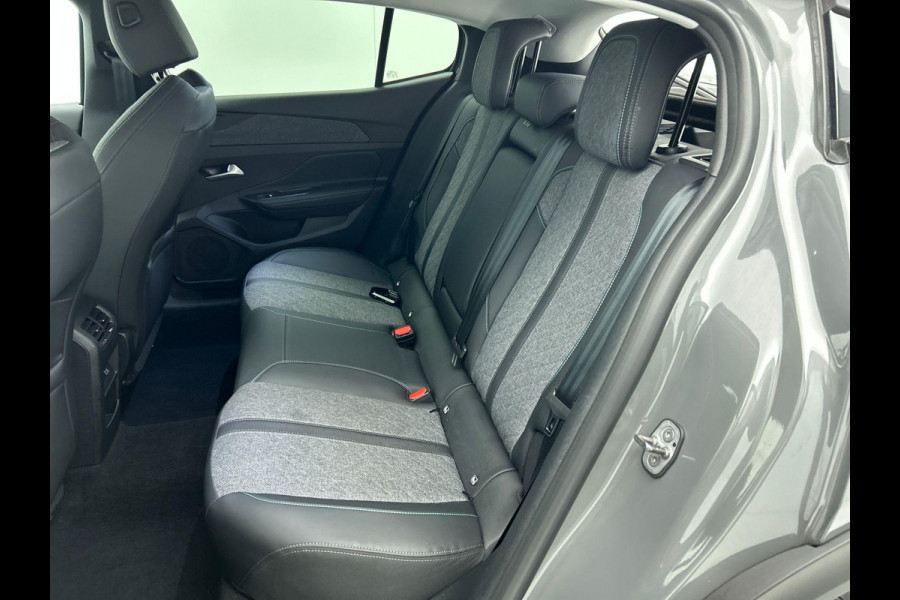 Peugeot 408 1.2 PureTech Allure Pack 130pk Automaat | Comfort Pakket | Ergo comfort stoel | Electrische stoelverstelling | lichtmetalen velgen | stoelverwarming | Camera | Navigatie | Climate Control | Dab | Led | Parkeer sensoren Peugeot 408 1.2 PureTech Allure Pack 130pk Automaat | Comfort Pakket | Ergo comfort stoel | Electrische stoelverstelling | lichtmetalen velgen | stoelverwarming | Camera | Navigatie | Climate Control | Dab | Led | Parkeer sensoren