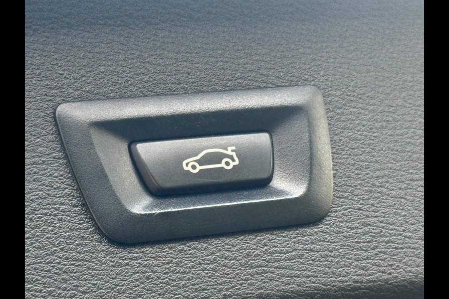 BMW X1 SDrive18i AUTOMAAT High Executive, leder, stoelverwarming, dealer onderhoud, navi, afn.trekhaak, nederlandse auto met nap BMW X1 SDrive18i AUTOMAAT High Executive, leder, stoelverwarming, dealer onderhoud, navi, afn.trekhaak, nederlandse auto met nap