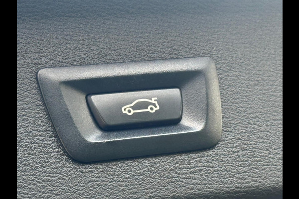 BMW X1 SDrive18i AUTOMAAT High Executive, leder, stoelverwarming, dealer onderhoud, navi, afn.trekhaak, nederlandse auto met nap BMW X1 SDrive18i AUTOMAAT High Executive, leder, stoelverwarming, dealer onderhoud, navi, afn.trekhaak, nederlandse auto met nap