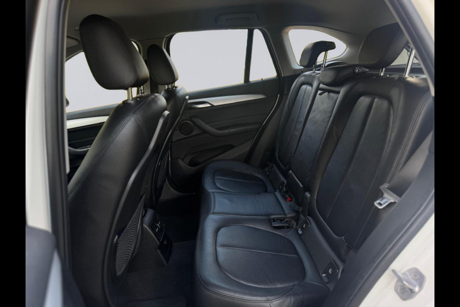 BMW X1 SDrive18i AUTOMAAT High Executive, leder, stoelverwarming, dealer onderhoud, navi, afn.trekhaak, nederlandse auto met nap BMW X1 SDrive18i AUTOMAAT High Executive, leder, stoelverwarming, dealer onderhoud, navi, afn.trekhaak, nederlandse auto met nap
