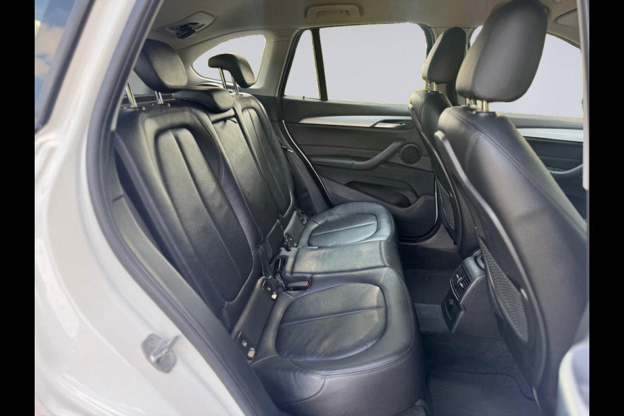 BMW X1 SDrive18i AUTOMAAT High Executive, leder, stoelverwarming, dealer onderhoud, navi, afn.trekhaak, nederlandse auto met nap BMW X1 SDrive18i AUTOMAAT High Executive, leder, stoelverwarming, dealer onderhoud, navi, afn.trekhaak, nederlandse auto met nap