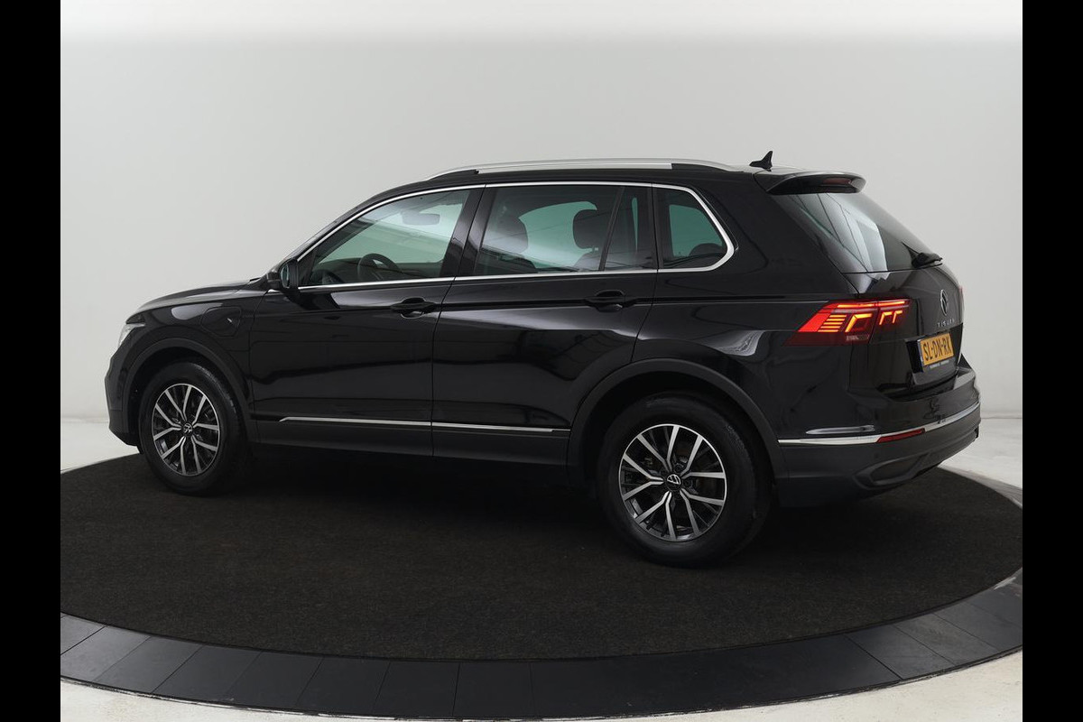 Volkswagen Tiguan 1.4 TSI eHybrid Style | Stoelverwarming | Camera | Adaptive cruise | Carplay | Sfeerverlichting | Full LED | Navigatie | Park Assist | DAB | Stuurverwarming | PHEV | Plug In Volkswagen Tiguan 1.4 TSI eHybrid Style | Stoelverwarming | Camera | Adaptive cruise | Carplay | Sfeerverlichting | Full LED | Navigatie | Park Assist | DAB | Stuurverwarming | PHEV | Plug In