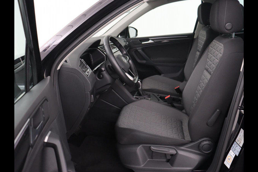 Volkswagen Tiguan 1.4 TSI eHybrid Style | Stoelverwarming | Camera | Adaptive cruise | Carplay | Sfeerverlichting | Full LED | Navigatie | Park Assist | DAB | Stuurverwarming | PHEV | Plug In Volkswagen Tiguan 1.4 TSI eHybrid Style | Stoelverwarming | Camera | Adaptive cruise | Carplay | Sfeerverlichting | Full LED | Navigatie | Park Assist | DAB | Stuurverwarming | PHEV | Plug In