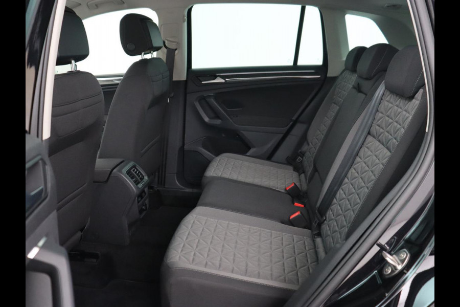 Volkswagen Tiguan 1.4 TSI eHybrid Style | Stoelverwarming | Camera | Adaptive cruise | Carplay | Sfeerverlichting | Full LED | Navigatie | Park Assist | DAB | Stuurverwarming | PHEV | Plug In Volkswagen Tiguan 1.4 TSI eHybrid Style | Stoelverwarming | Camera | Adaptive cruise | Carplay | Sfeerverlichting | Full LED | Navigatie | Park Assist | DAB | Stuurverwarming | PHEV | Plug In
