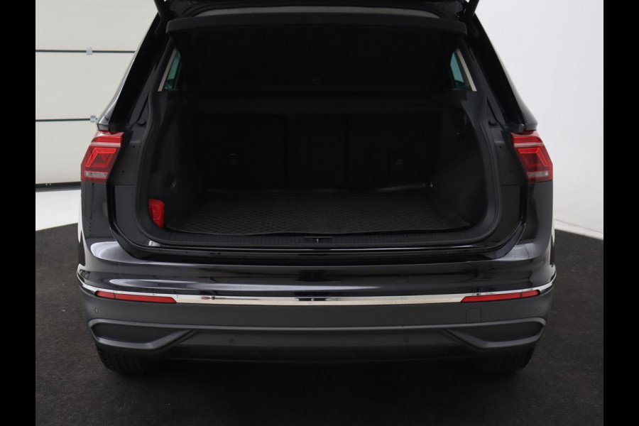 Volkswagen Tiguan 1.4 TSI eHybrid Style | Stoelverwarming | Camera | Adaptive cruise | Carplay | Sfeerverlichting | Full LED | Navigatie | Park Assist | DAB | Stuurverwarming | PHEV | Plug In Volkswagen Tiguan 1.4 TSI eHybrid Style | Stoelverwarming | Camera | Adaptive cruise | Carplay | Sfeerverlichting | Full LED | Navigatie | Park Assist | DAB | Stuurverwarming | PHEV | Plug In