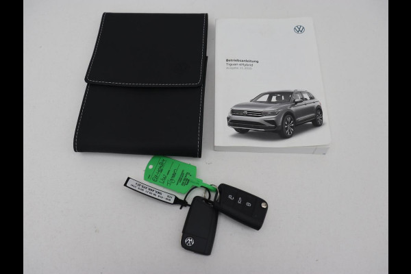 Volkswagen Tiguan 1.4 TSI eHybrid Style | Stoelverwarming | Camera | Adaptive cruise | Carplay | Sfeerverlichting | Full LED | Navigatie | Park Assist | DAB | Stuurverwarming | PHEV | Plug In Volkswagen Tiguan 1.4 TSI eHybrid Style | Stoelverwarming | Camera | Adaptive cruise | Carplay | Sfeerverlichting | Full LED | Navigatie | Park Assist | DAB | Stuurverwarming | PHEV | Plug In