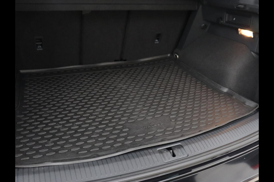 Volkswagen Tiguan 1.4 TSI eHybrid Style | Stoelverwarming | Camera | Adaptive cruise | Carplay | Sfeerverlichting | Full LED | Navigatie | Park Assist | DAB | Stuurverwarming | PHEV | Plug In Volkswagen Tiguan 1.4 TSI eHybrid Style | Stoelverwarming | Camera | Adaptive cruise | Carplay | Sfeerverlichting | Full LED | Navigatie | Park Assist | DAB | Stuurverwarming | PHEV | Plug In