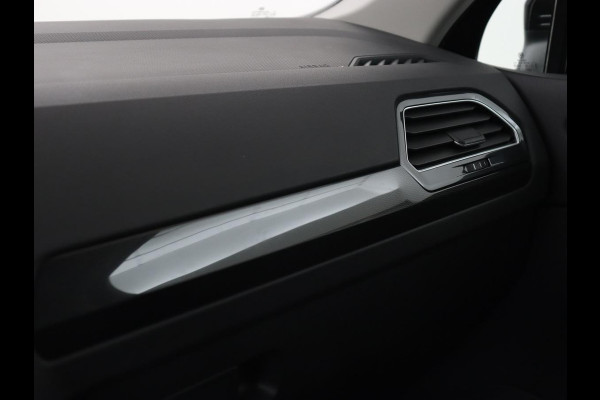 Volkswagen Tiguan 1.4 TSI eHybrid Style | Stoelverwarming | Camera | Adaptive cruise | Carplay | Sfeerverlichting | Full LED | Navigatie | Park Assist | DAB | Stuurverwarming | PHEV | Plug In Volkswagen Tiguan 1.4 TSI eHybrid Style | Stoelverwarming | Camera | Adaptive cruise | Carplay | Sfeerverlichting | Full LED | Navigatie | Park Assist | DAB | Stuurverwarming | PHEV | Plug In