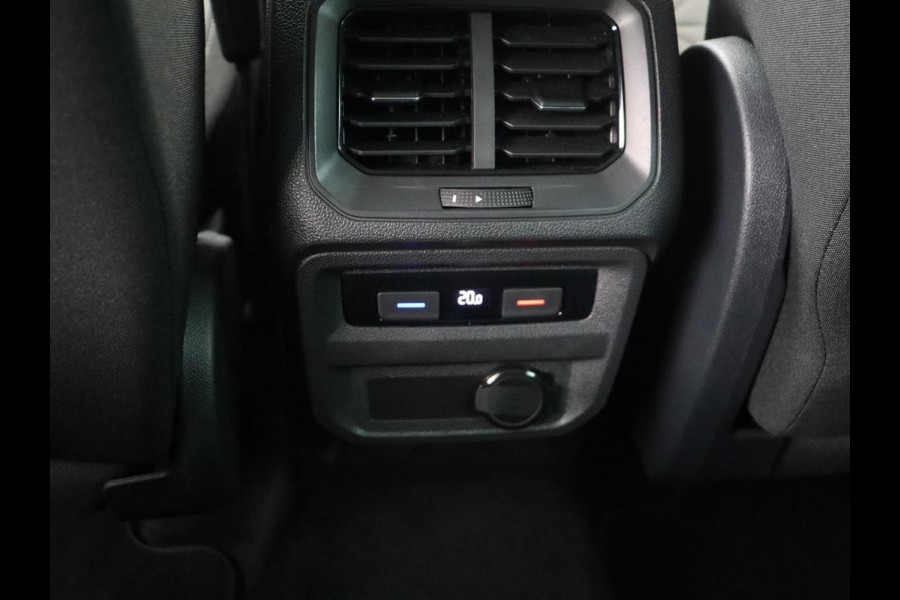 Volkswagen Tiguan 1.4 TSI eHybrid Style | Stoelverwarming | Camera | Adaptive cruise | Carplay | Sfeerverlichting | Full LED | Navigatie | Park Assist | DAB | Stuurverwarming | PHEV | Plug In Volkswagen Tiguan 1.4 TSI eHybrid Style | Stoelverwarming | Camera | Adaptive cruise | Carplay | Sfeerverlichting | Full LED | Navigatie | Park Assist | DAB | Stuurverwarming | PHEV | Plug In