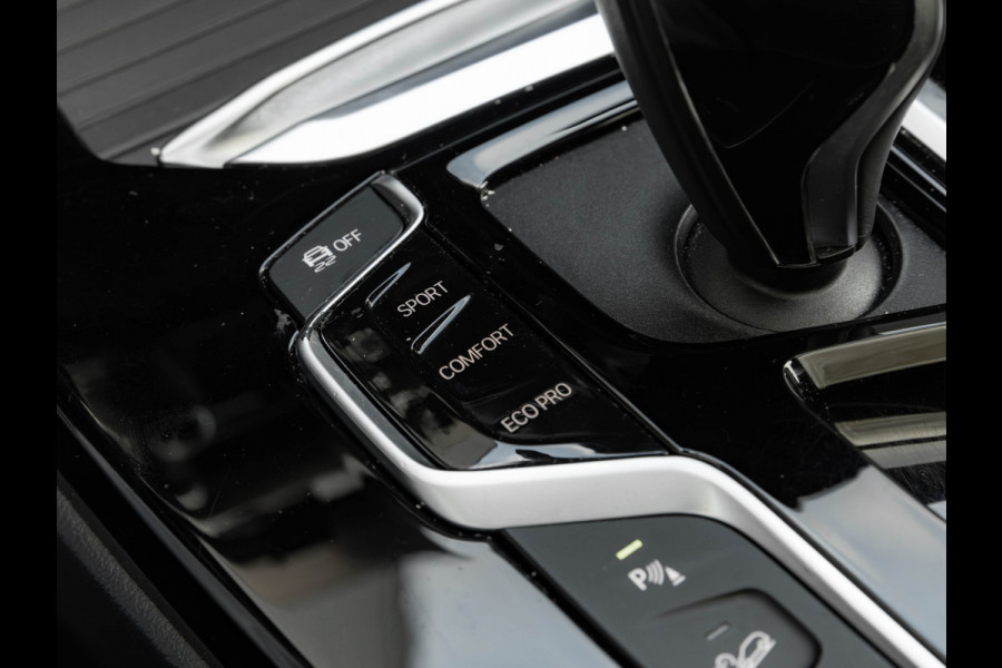 BMW X3 xDrive20i M-Sport - Pano - Trekhaak - Hifi - Adaptief LED BMW X3 xDrive20i M-Sport - Pano - Trekhaak - Hifi - Adaptief LED