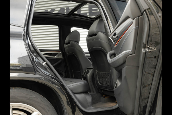 BMW X3 xDrive20i M-Sport - Pano - Trekhaak - Hifi - Adaptief LED BMW X3 xDrive20i M-Sport - Pano - Trekhaak - Hifi - Adaptief LED