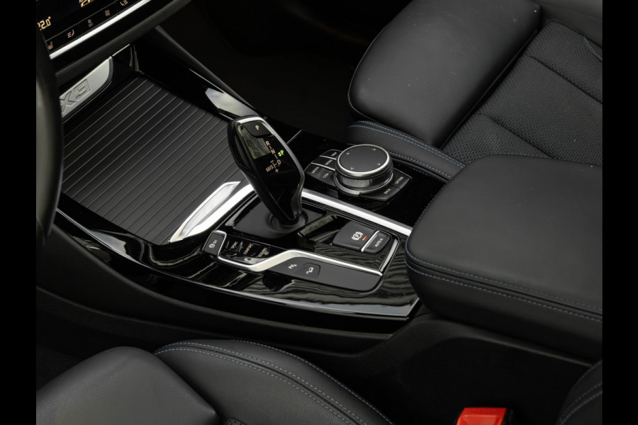 BMW X3 xDrive20i M-Sport - Pano - Trekhaak - Hifi - Adaptief LED BMW X3 xDrive20i M-Sport - Pano - Trekhaak - Hifi - Adaptief LED