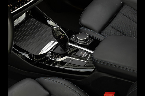 BMW X3 xDrive20i M-Sport - Pano - Trekhaak - Hifi - Adaptief LED BMW X3 xDrive20i M-Sport - Pano - Trekhaak - Hifi - Adaptief LED
