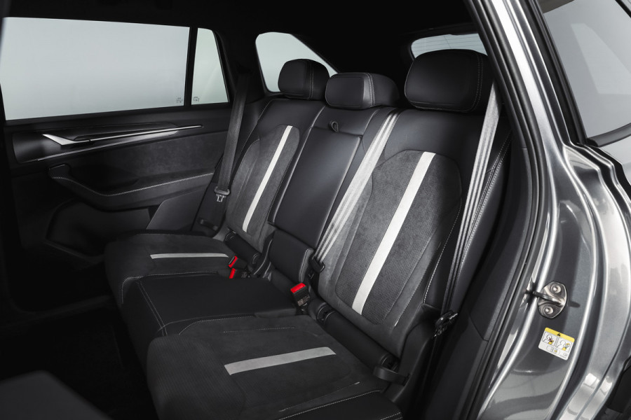 Škoda Kodiaq 1.5 TSI 204 PK PHEV Sportline Business | DCC+ | Elek. Trekhaak | Dig. Cockpit | Adapt Cruise | Memory | Winterpakket | Camera | NAV + App. Connect | ECC | DAB | Elek. Klep | LM 20" | 2947