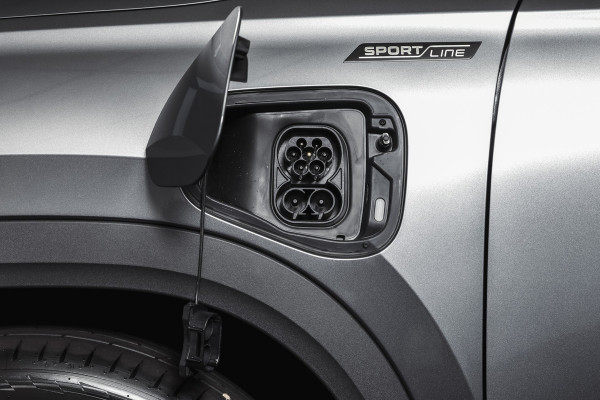 Škoda Kodiaq 1.5 TSI 204 PK PHEV Sportline Business | DCC+ | Elek. Trekhaak | Dig. Cockpit | Adapt Cruise | Memory | Winterpakket | Camera | NAV + App. Connect | ECC | DAB | Elek. Klep | LM 20" | 2947