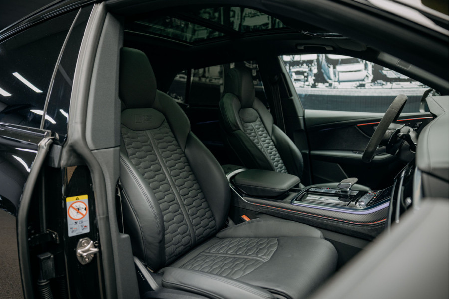 Audi RSQ8 4.0 TFSI RS Q8 quattro RSQ8 Urban!! Vossen HF5 24 inch, Akra, Full PPF Audi exclusief kleur Audi RSQ8 4.0 TFSI RS Q8 quattro RSQ8 Urban!! Vossen HF5 24 inch, Akra, Full PPF Audi exclusief kleur