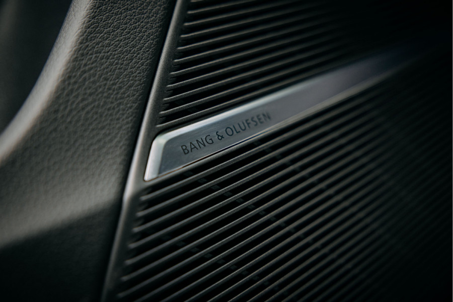 Audi RSQ8 4.0 TFSI RS Q8 quattro RSQ8 Urban!! Vossen HF5 24 inch, Akra, Full PPF Audi exclusief kleur Audi RSQ8 4.0 TFSI RS Q8 quattro RSQ8 Urban!! Vossen HF5 24 inch, Akra, Full PPF Audi exclusief kleur