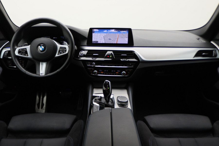 BMW 5 Serie 530e iPerformance High Executive M Sport Softclose, Camera, H&K, Head-Up, Apple Carplay, Trekhaak, Keyless