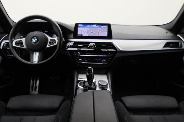 BMW 5 Serie 530e iPerformance High Executive M Sport Softclose, Camera, H&K, Head-Up, Apple Carplay, Trekhaak, Keyless