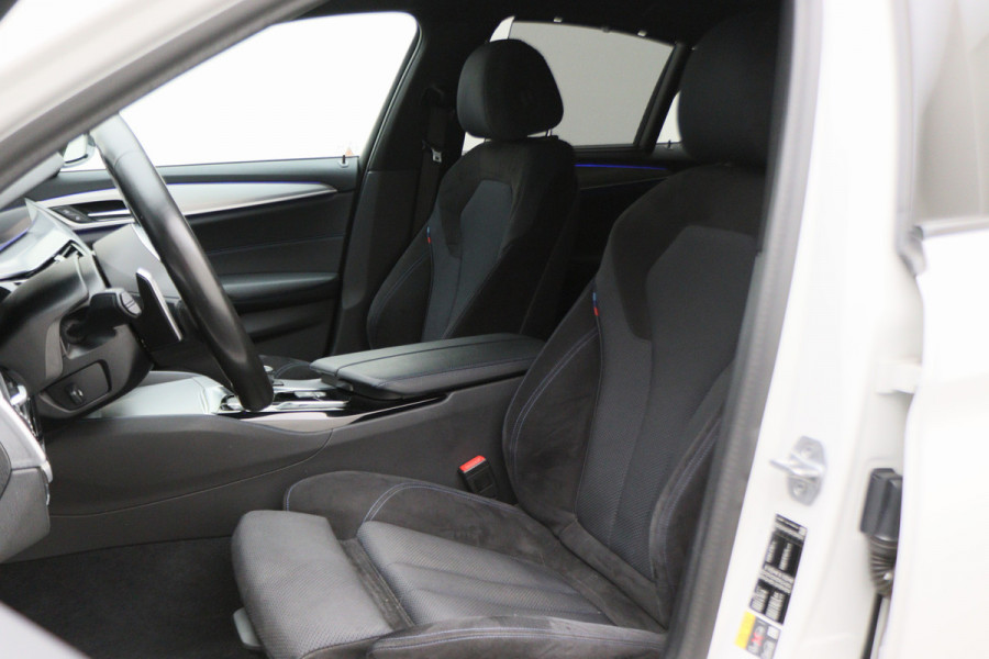 BMW 5 Serie 530e iPerformance High Executive M Sport Softclose, Camera, H&K, Head-Up, Apple Carplay, Trekhaak, Keyless