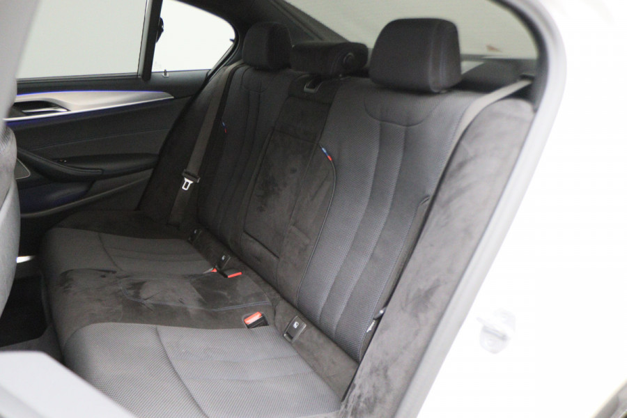 BMW 5 Serie 530e iPerformance High Executive M Sport Softclose, Camera, H&K, Head-Up, Apple Carplay, Trekhaak, Keyless