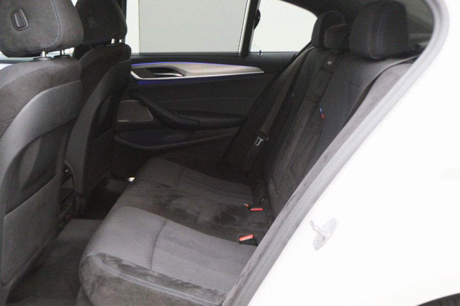 BMW 5 Serie 530e iPerformance High Executive M Sport Softclose, Camera, H&K, Head-Up, Apple Carplay, Trekhaak, Keyless