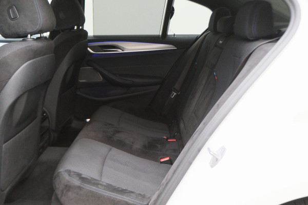 BMW 5 Serie 530e iPerformance High Executive M Sport Softclose, Camera, H&K, Head-Up, Apple Carplay, Trekhaak, Keyless