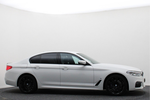 BMW 5 Serie 530e iPerformance High Executive M Sport Softclose, Camera, H&K, Head-Up, Apple Carplay, Trekhaak, Keyless
