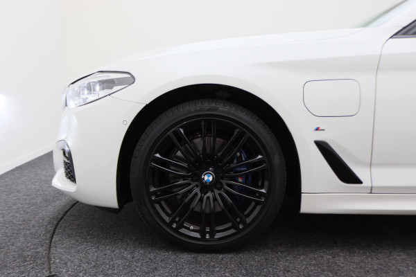 BMW 5 Serie 530e iPerformance High Executive M Sport Softclose, Camera, H&K, Head-Up, Apple Carplay, Trekhaak, Keyless