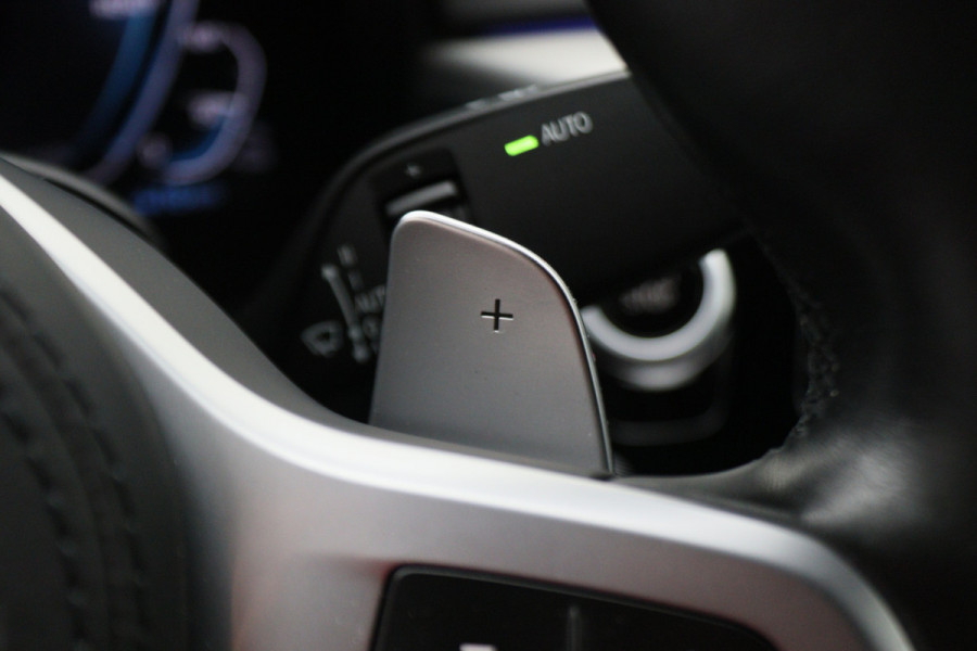 BMW 5 Serie 530e iPerformance High Executive M Sport Softclose, Camera, H&K, Head-Up, Apple Carplay, Trekhaak, Keyless