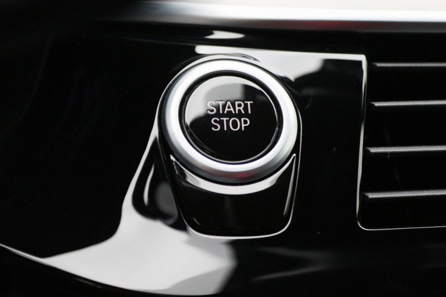 BMW 5 Serie 530e iPerformance High Executive M Sport Softclose, Camera, H&K, Head-Up, Apple Carplay, Trekhaak, Keyless