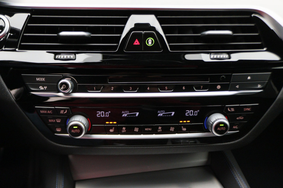 BMW 5 Serie 530e iPerformance High Executive M Sport Softclose, Camera, H&K, Head-Up, Apple Carplay, Trekhaak, Keyless