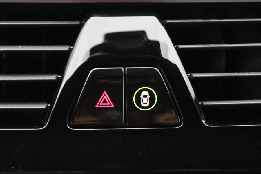 BMW 5 Serie 530e iPerformance High Executive M Sport Softclose, Camera, H&K, Head-Up, Apple Carplay, Trekhaak, Keyless