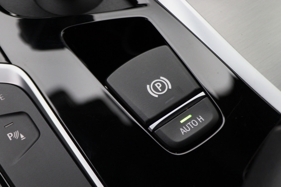 BMW 5 Serie 530e iPerformance High Executive M Sport Softclose, Camera, H&K, Head-Up, Apple Carplay, Trekhaak, Keyless