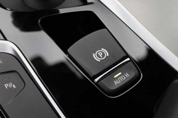 BMW 5 Serie 530e iPerformance High Executive M Sport Softclose, Camera, H&K, Head-Up, Apple Carplay, Trekhaak, Keyless